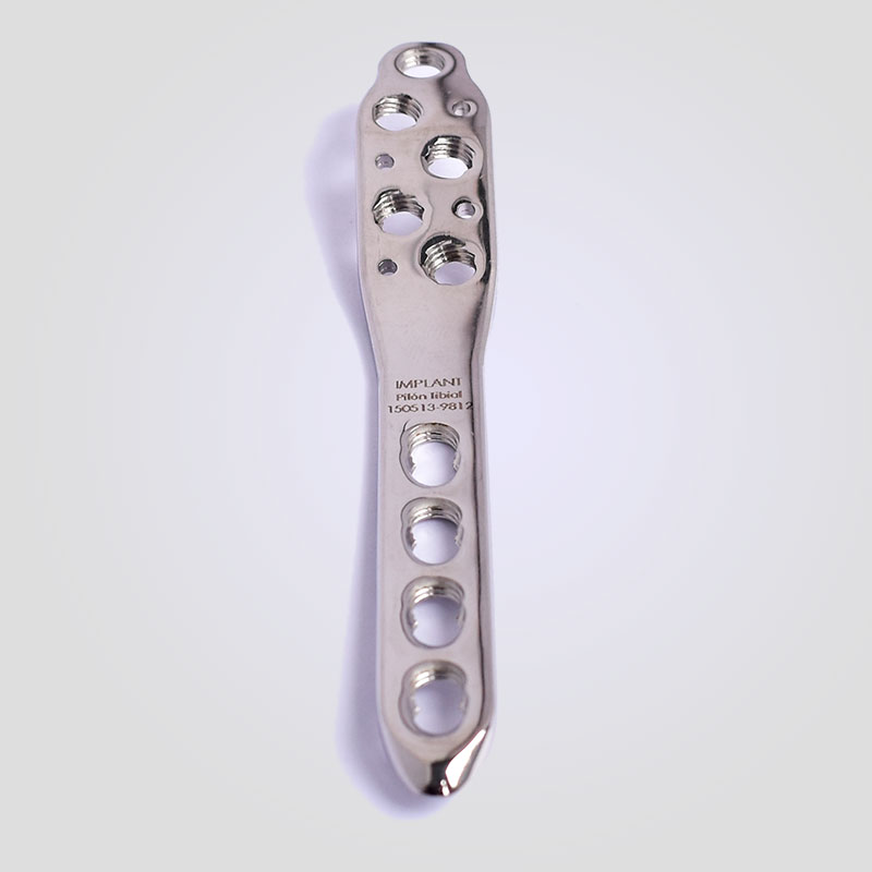 PLACA ANATOMICA TIBIA DISTAL MEDIAL 3.5 EN ACERO Y EN TITANIO - Imagen 3